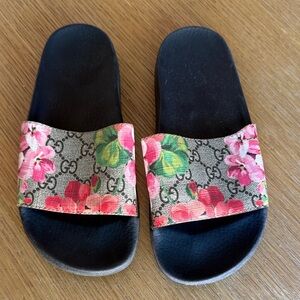 Gucci GG Blooms Supreme Slide Sandals Floral Logo Slides